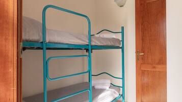 2 camere, ferro/asse da stiro, culla da viaggio, lenzuola