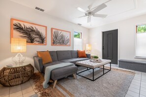 Flat-screen TV - KATE'S KRAWL OFF DUVAL ~ 1 BR/1 BA Private Home/Outdoor Deck/Steps to Duval! (Key West)