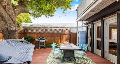 KATE'S KRAWL OFF DUVAL ~ 1 BR/1 BA Private Home/Outdoor Deck/Steps to Duval!