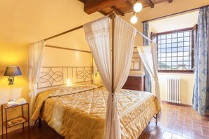 4 soverom, strykejern/-brett og sengetøy