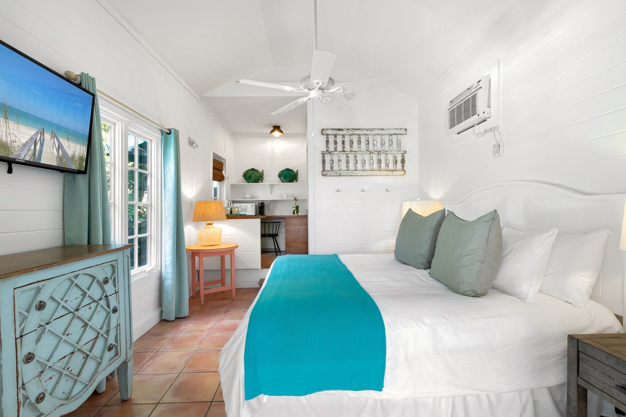 3 bedrooms, desk, iron/ironing board, free WiFi