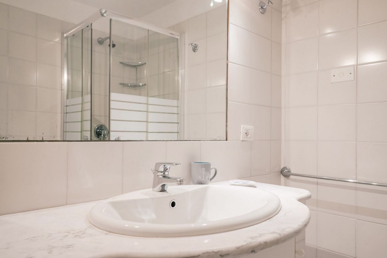 Douche, sèche-cheveux, bidet