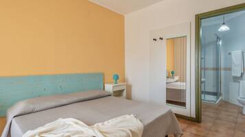 1 chambre, fer et planche à repasser, draps fournis