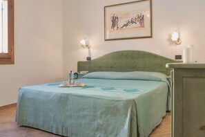 1 habitación, caja de seguridad en la habitación y cuna de viaje 