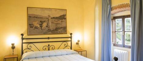 2 chambres, fer et planche à repasser, draps fournis