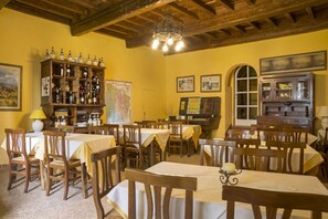 Dining - Villa Grassina Trilocale sleeps 5, WIFI, pool (Pelago)