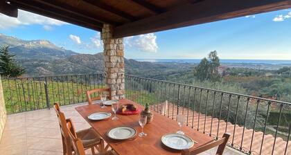 House with garden and splendid sea view