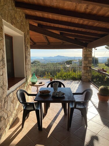 House with garden and splendid sea view