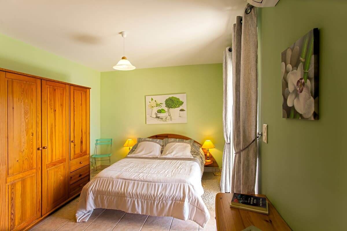 5 bedrooms, iron/ironing board, travel crib, WiFi