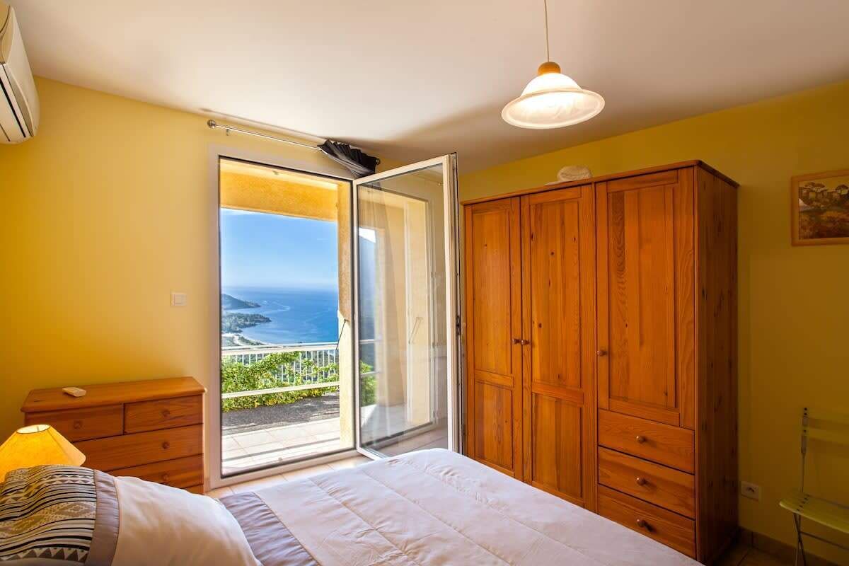 5 chambres, fer et planche à repasser, lit parapluie, Wi-Fi