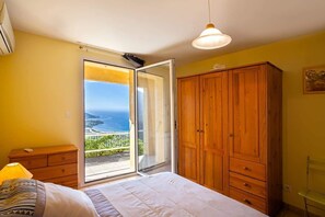 5 bedrooms, iron/ironing board, travel crib, WiFi