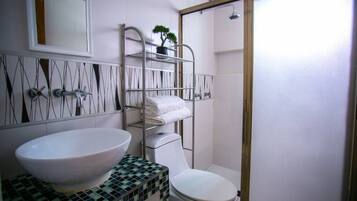 Douche, serviettes fournies