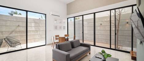 Televisión, oficina