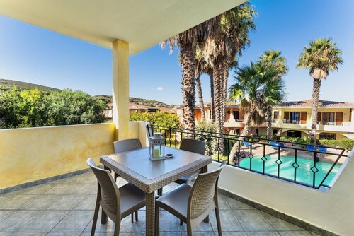 Two-room apartment with 4 beds, about 40-50 sq m, living room with kitchenette and double sofa bed, double bedroom, bathroom with shower. Possibility of cot or 5th extra bed (both with supplement). <br>Comfortably furnished apartments, they can be on the