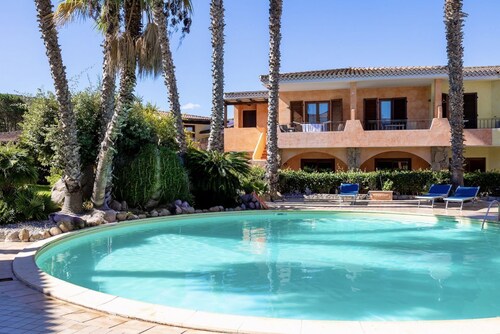 Two-room apartment with 4 beds, about 40-50 sq m, living room with kitchenette and double sofa bed, double bedroom, bathroom with shower. Possibility of cot or 5th extra bed (both with supplement). <br>Comfortably furnished apartments, they can be on the