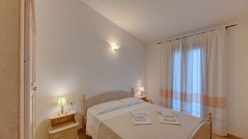 1 slaapkamer, een strijkplank/strijkijzer, wifi, beddengoed