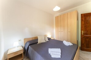 1 soverom, strykejern/-brett og sengetøy