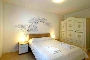 2 chambres, fer et planche à repasser, draps fournis