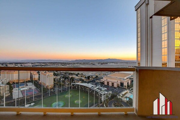 Property grounds - MGM Signature-28-602 1Br 2Ba Balcony Jacuzzi Suite (Las Vegas)