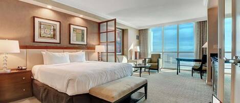 Caja de seguridad en la habitación y escritorio