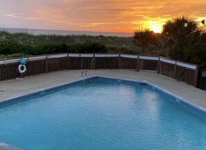 Pool - Upscale condo with magnificent marina views (Southport)
