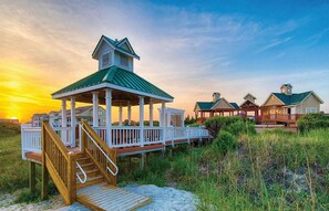 Exterior - Upscale condo with magnificent marina views (Southport)