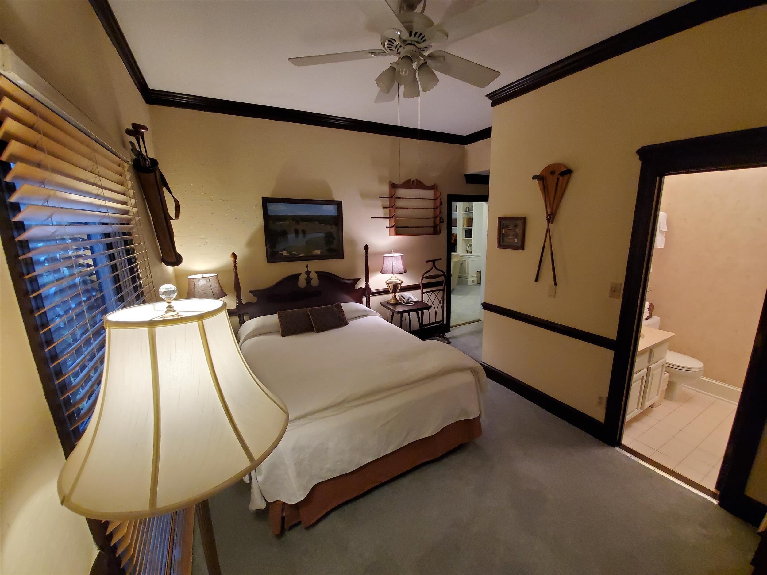 12 habitaciones, tabla de planchar con plancha y wifi gratis 