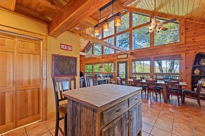 Creek'nWoods IV -Views-Decks-waterfall-sleeps 14