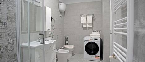 Suihku, hiustenkuivaaja