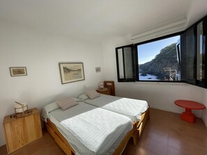 4 室のベッドルーム、アイロン / アイロン台、ベッドシーツ