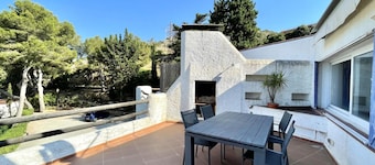 House; 'la falconera', near to the beach.