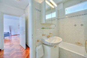 Bathroom - Residenza Parco Carona (Lugano)