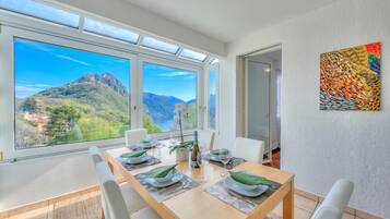 Familienapartment, 2 Schlafzimmer, Bergseite (Residenza Parco Carona with Lake-View) | Speisen