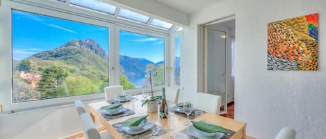 Appartement Familial, 2 chambres, côté montagne (Residenza Parco Carona with Lake-View) | Restauration