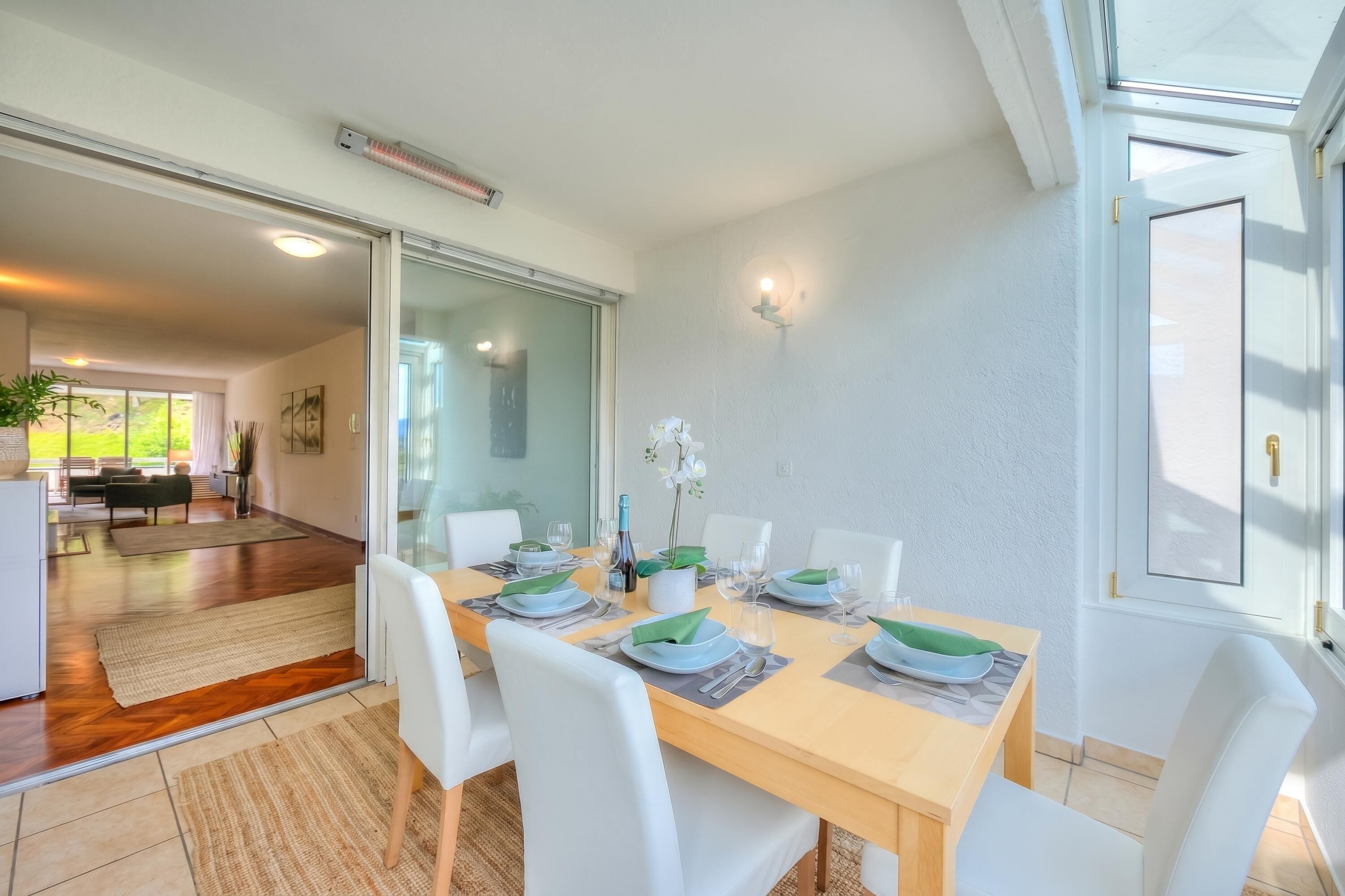 อพาร์ทเมนท์สำหรับครอบครัว, 2 ห้องนอน, ตู้เย็นและไมโครเวฟ, ติดภูเขา (Residenza Parco Carona) | ร้านอาหาร