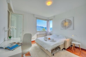 家庭公寓, 2 间卧室, 冰箱和微波炉, 山腰 (Residenza Parco Carona) | 2 多间卧室、笔记本电脑工作区、熨斗/熨衣板、免费 WiFi