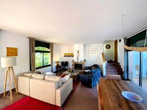 TV, lareira