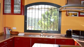 Refrigerador, microondas, horno y lavavajillas