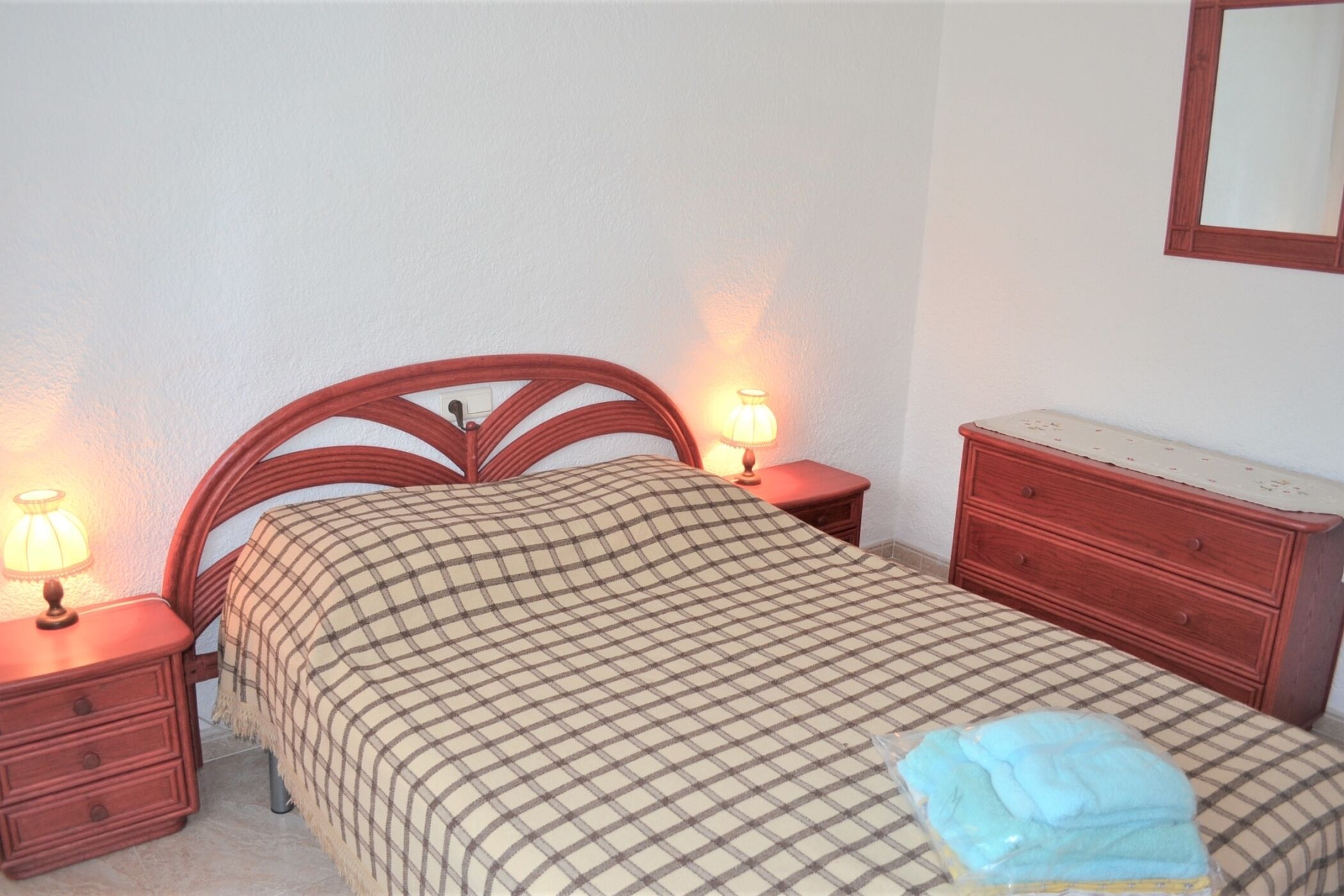 3 dormitorios, tabla de planchar con plancha, Internet y ropa de cama