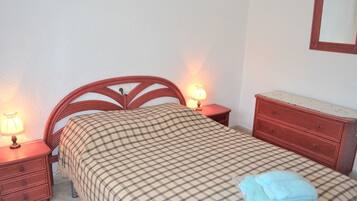 3 dormitorios, tabla de planchar con plancha, Internet y ropa de cama