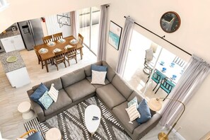 TV, Hulu, streaming services, offices - Southwest facing pool! 5 Miles from Disney. (Kissimmee)