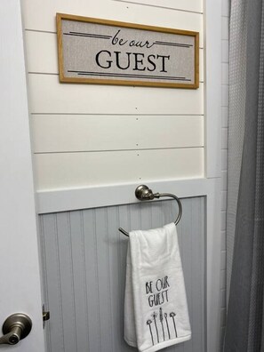 Interior - The Cottage at Refuge Ranch - Country Paradise! (Locust Grove)