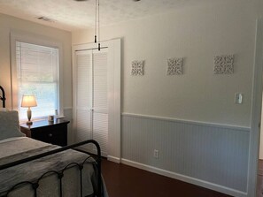 2 Schlafzimmer, Schreibtisch, Bügeleisen/Bügelbrett, WLAN