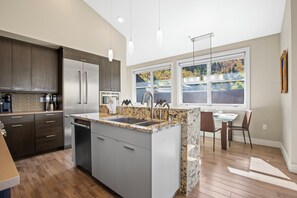 Refrigerador, microondas, parrilla de estufa y lavavajillas 