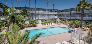 Piscina all'aperto, una piscina riscaldata