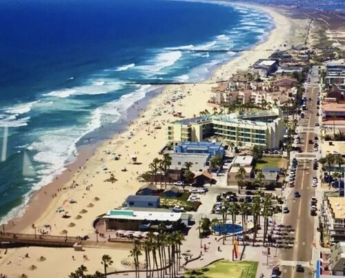 3 BR, 2 Bath Condo just a few steps to the Beach!