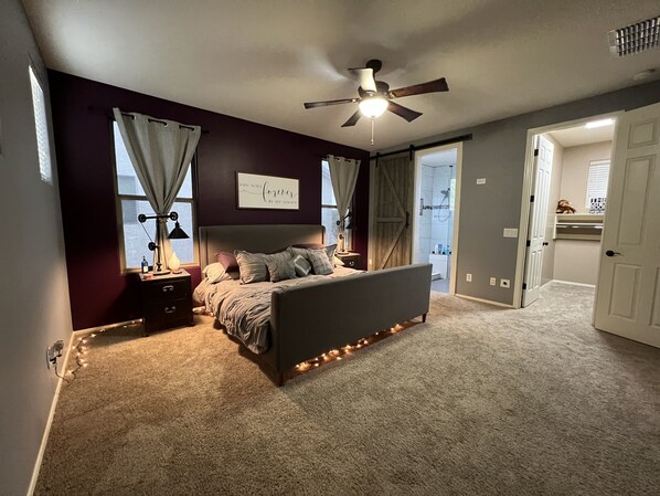 3 bedrooms, desk, iron/ironing board, free WiFi