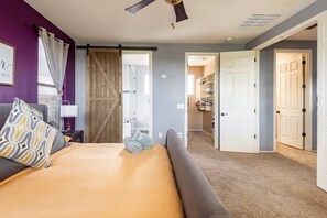 3 habitaciones, escritorio, tabla de planchar con plancha y wifi gratis
