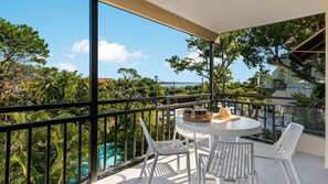 Outdoor dining - Sundown Lodge 4 Edgar Bennett Avenue 14 (Noosa Heads)