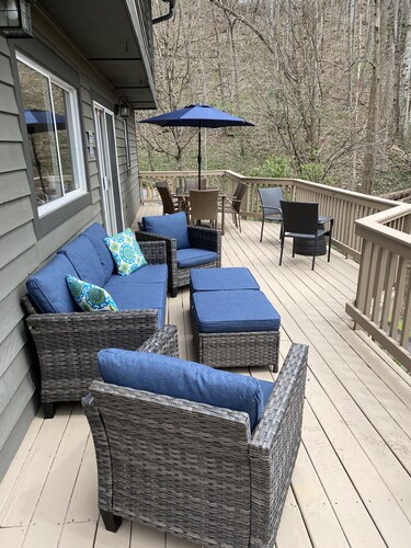 Asheville's Best Mountain Retreat-5 mile. Downtown! Pet Friendly,Nice Spa & Deck